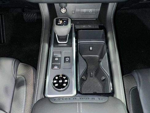 New 2025 Nissan Pathfinder SL image 31