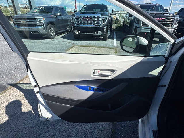 Used 2020 Toyota Corolla LE FWD image 11