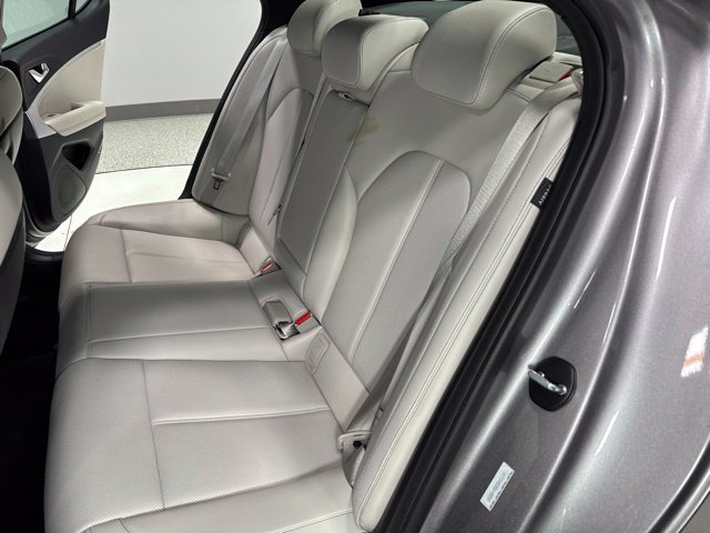 Used 2025 Genesis G70 2.5T RWD image 25