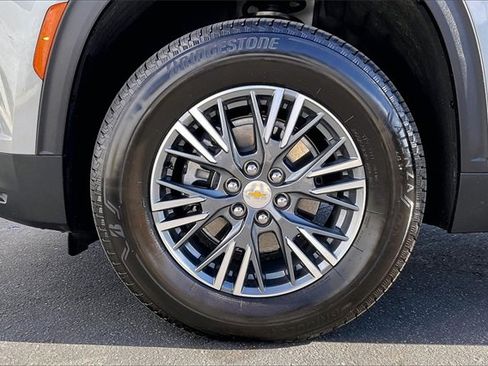 Used 2026 Chevrolet Traverse LT image 8