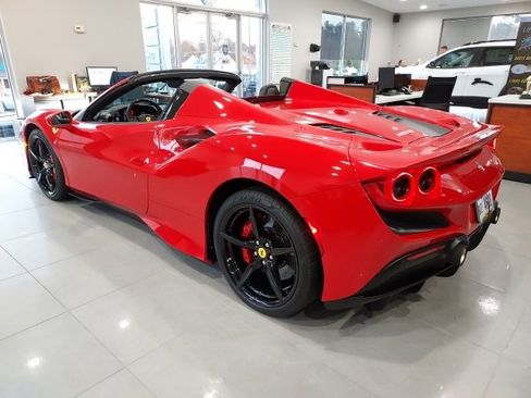 Used 2021 Ferrari F8 Tributo image 40