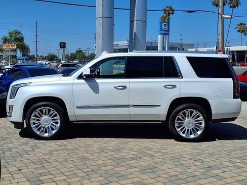 Used 2017 Cadillac Escalade Platinum AWD/4WD image 2