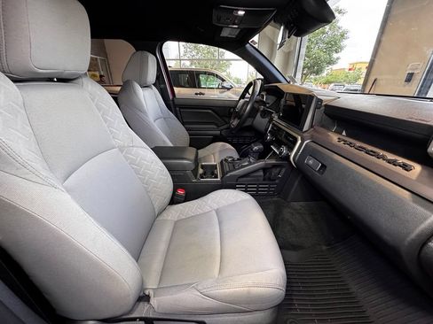 Used 2025 Toyota Tacoma SR5 AWD/4WD image 48