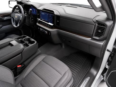 Used 2024 Chevrolet Silverado 1500 LT RWD image 17