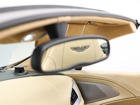 Used 2016 Aston Martin Vanquish Volante RWD image 39