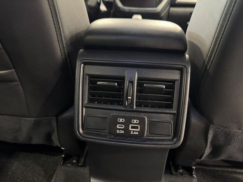 Used 2025 Subaru Forester Premium AWD/4WD image 12