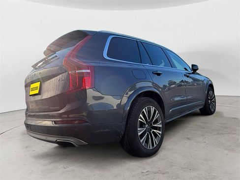 Used 2021 Volvo XC90 T6 Momentum image 3