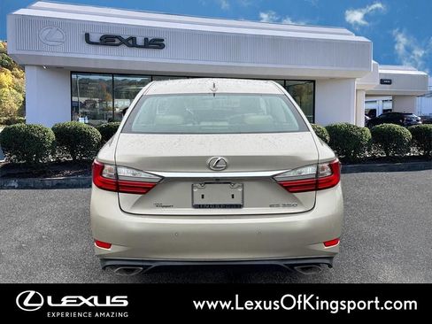 Used 2017 Lexus ES 350 w/ Premium Package FWD image 4