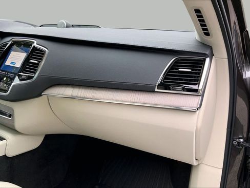 Used 2024 Volvo XC90 T8 Ultimate w/ Lounge Package AWD/4WD image 19