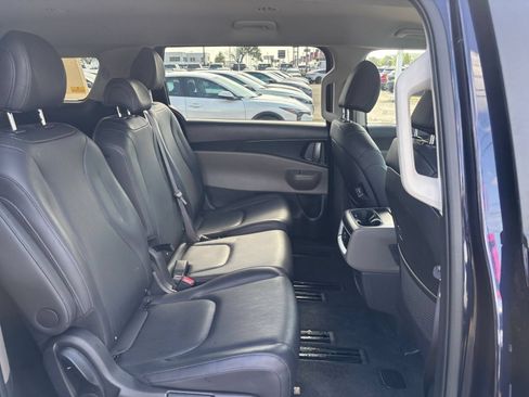 Used 2026 Kia Carnival FWD image 28