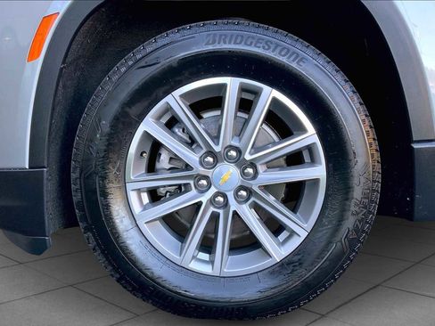 Used 2023 Chevrolet Traverse LT image 10