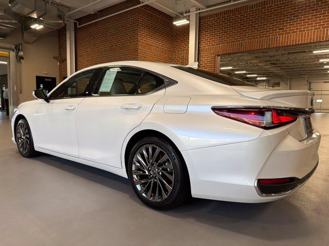 Used 2025 Lexus ES 300h w/ Technology Package FWD image 5
