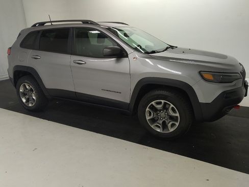 Used 2019 Jeep Cherokee Trailhawk w/ Cold Weather Group AWD/4WD image 11