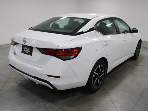 Used 2025 Nissan Sentra SV FWD image 9
