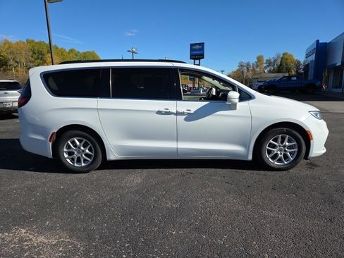 Used 2022 Chrysler Pacifica Touring-L image 75