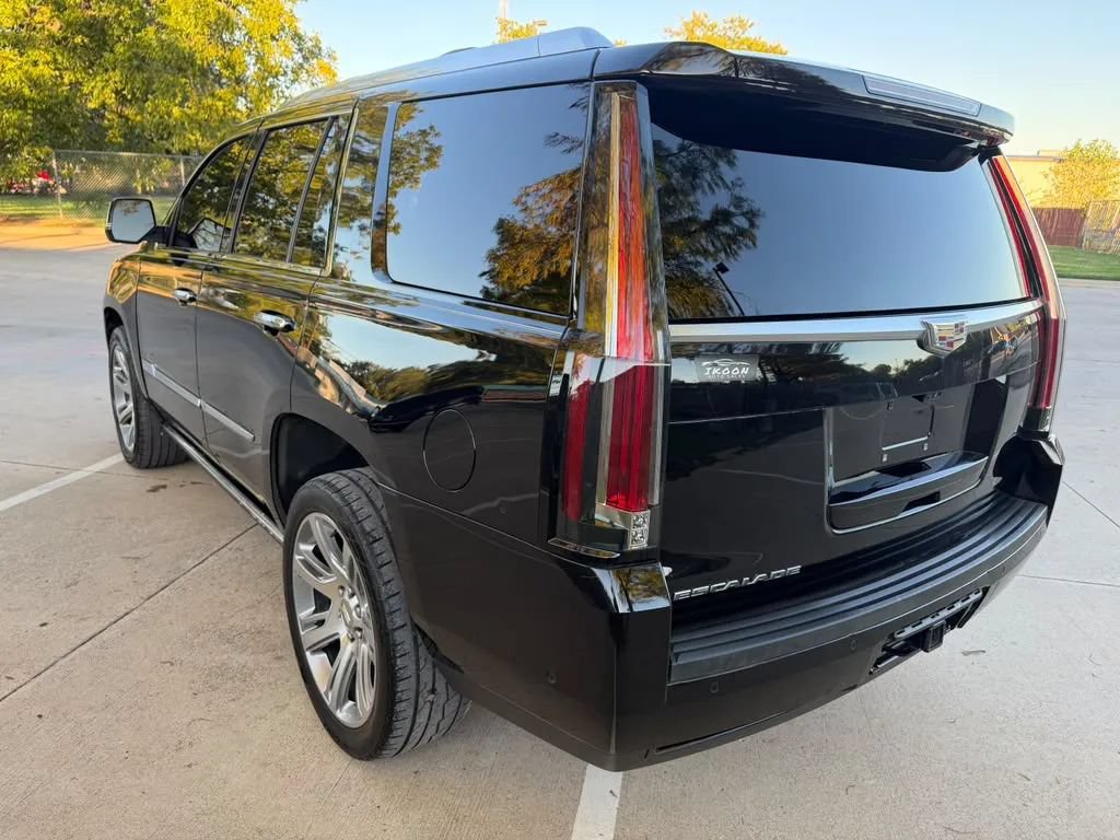 Used 2018 Cadillac Escalade Premium Luxury RWD image 8