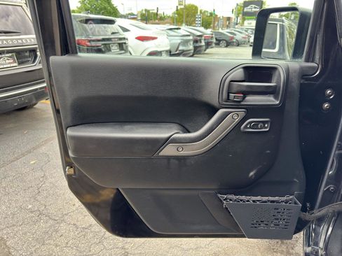 Used 2017 Jeep Wrangler Unlimited Sport w/ Quick Order Package 23S AWD/4WD image 16