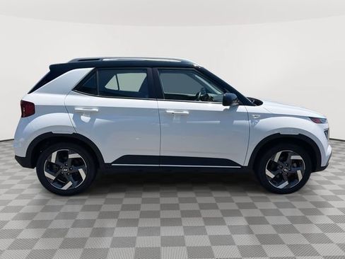 Used 2025 Hyundai Venue Limited FWD image 6