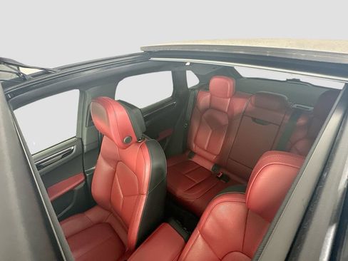 Certified 2026 Porsche Macan image 14