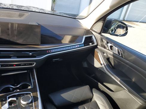 Used 2025 BMW X7 xDrive40i w/ Premium Package AWD/4WD image 14