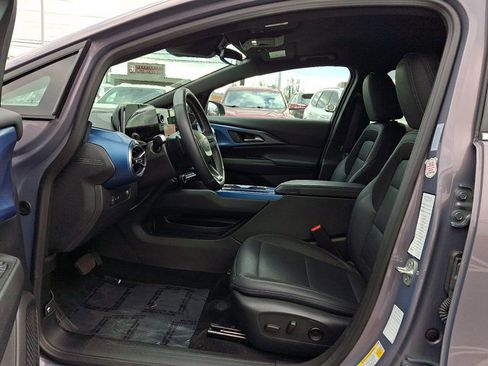 Certified 2025 Chevrolet Equinox EV LT w/ Convenience Package image 12