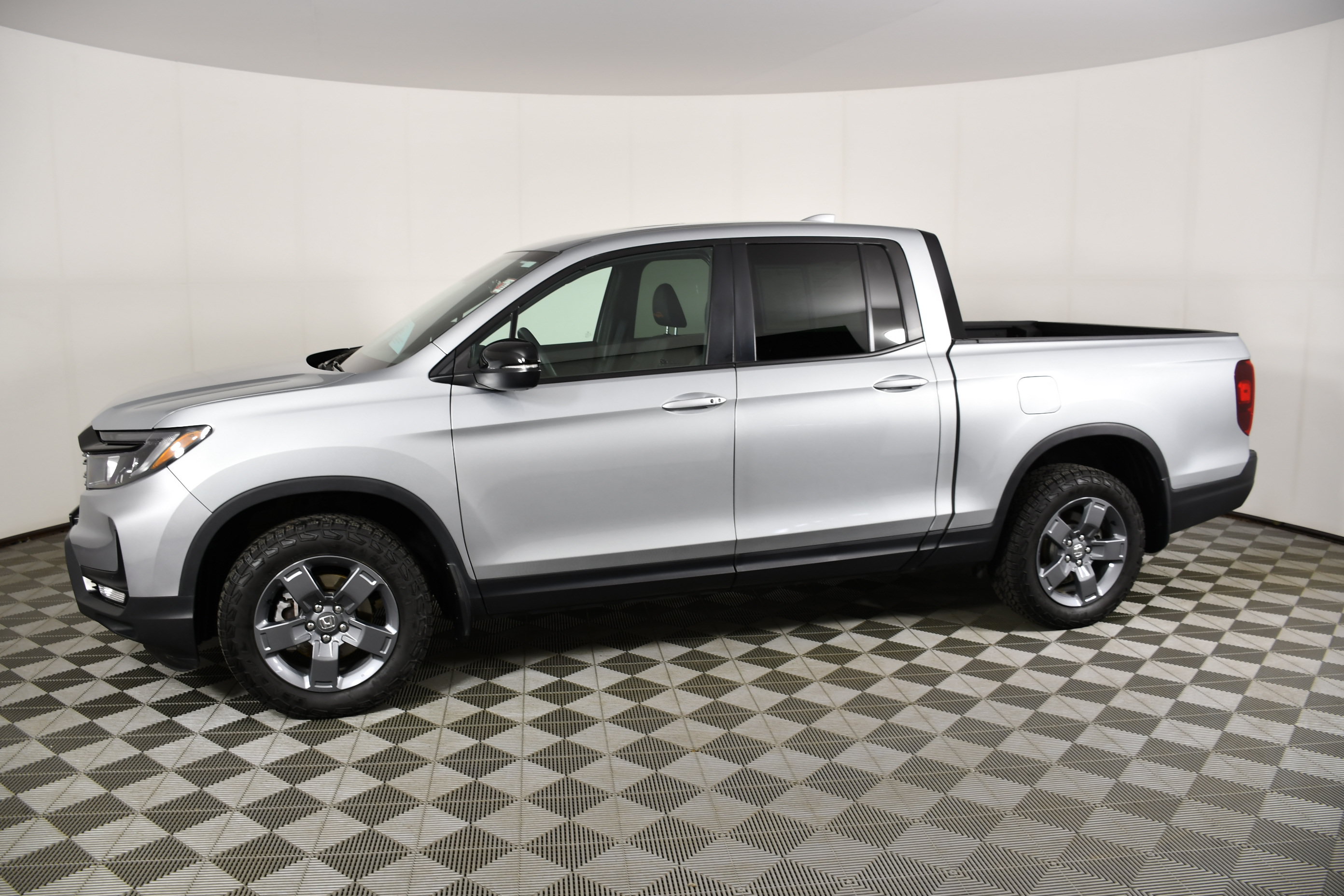 Certified 2025 Honda Ridgeline TrailSport image 9