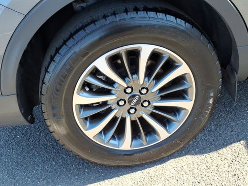 Used 2023 Lincoln Nautilus FWD w/ Premium Package image 7