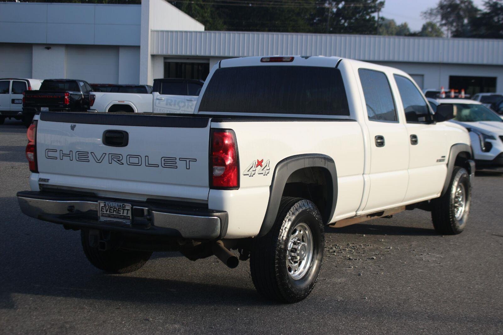 Used 2007 Chevrolet Silverado 2500 W/T w/ Heavy-Duty Power Package AWD/4WD image 7