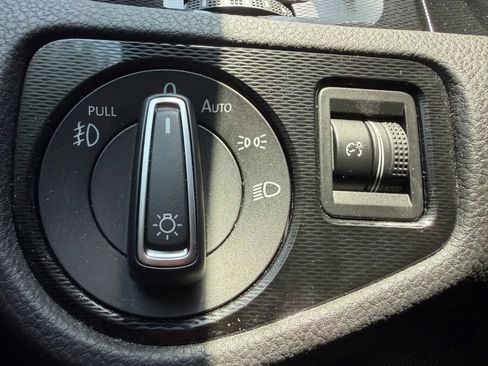Used 2016 Volkswagen GTI Autobahn w/ Lighting Package (SEL) FWD image 21
