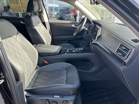 Certified 2025 Volkswagen Atlas SEL Premium R-Line image 26