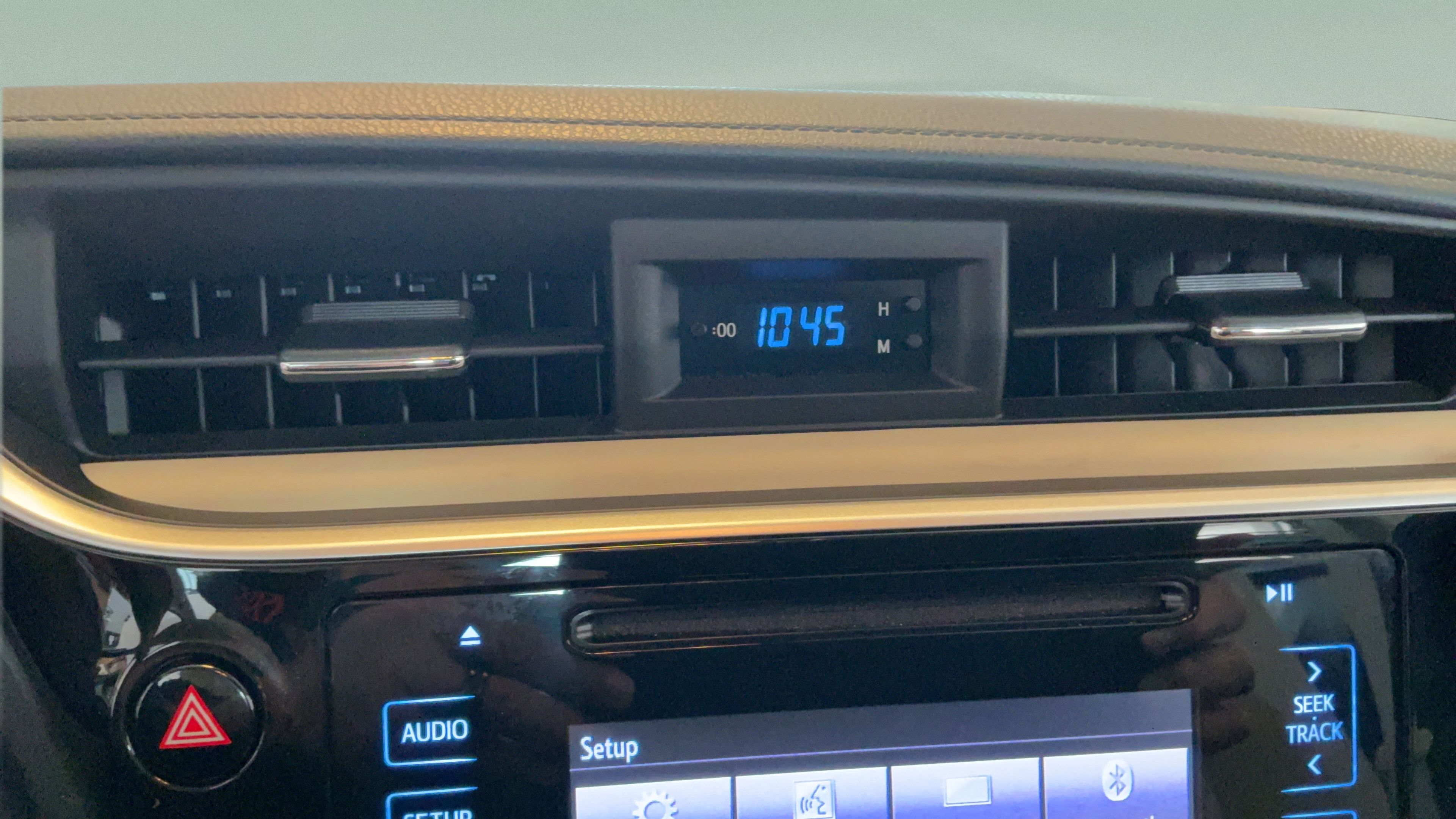 Used 2019 Toyota Corolla LE FWD image 19