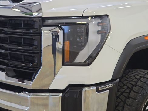 Used 2024 GMC Sierra 2500 Pro w/ Convenience Package AWD/4WD image 28