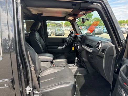 Used 2017 Jeep Wrangler Unlimited Sahara w/ Connectivity Group AWD/4WD image 16