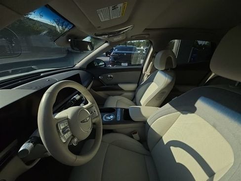 Used 2025 Genesis GV60 RWD image 12