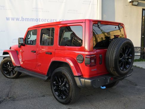 Used 2024 Jeep Wrangler Unlimited Sahara w/ Technology Group AWD/4WD image 4