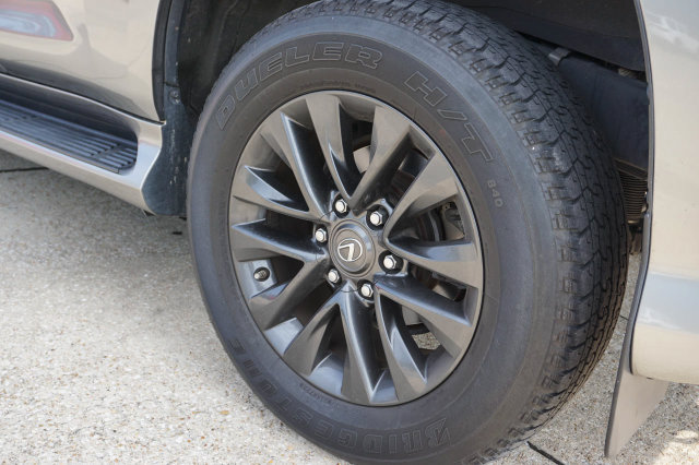 Used 2023 Lexus GX 460 Premium w/ Premium Package AWD/4WD image 11