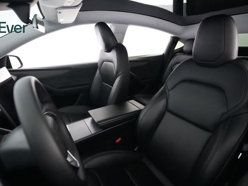 Used 2026 Tesla Model Y Long Range RWD image 4