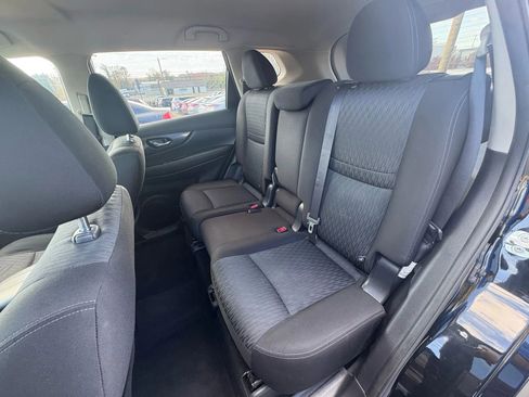 Used 2020 Nissan Rogue SV image 11