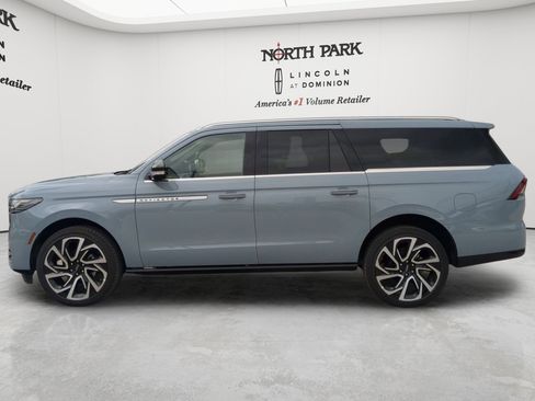 New 2026 Lincoln Navigator L Reserve AWD/4WD image 6
