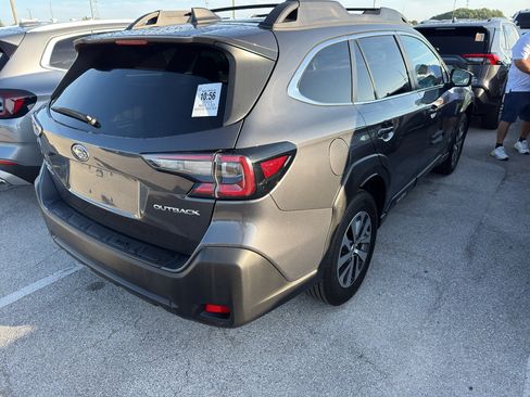 Used 2023 Subaru Outback Premium AWD/4WD image 2