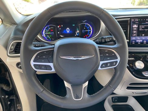 Used 2024 Chrysler Pacifica Limited FWD image 54