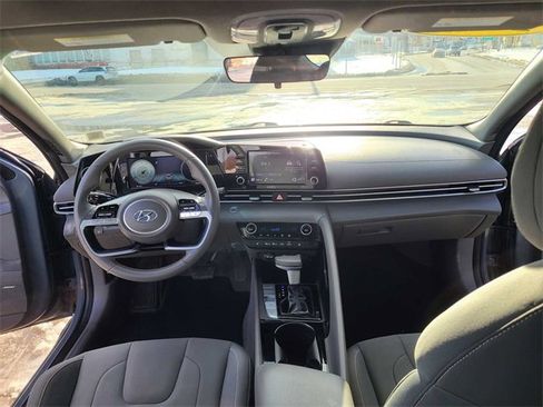 Used 2021 Hyundai Elantra SEL w/ Convenience + Premium Package image 11