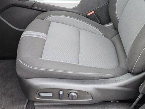 Used 2025 Chevrolet Blazer LT FWD image 18