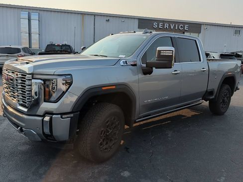 Used 2026 GMC Sierra 2500 Denali w/ Technology Package AWD/4WD image 3
