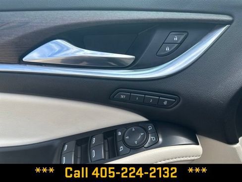 Used 2023 Buick Enclave Avenir AWD/4WD image 17