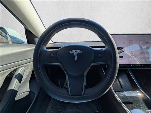 Used 2020 Tesla Model 3 Standard Range image 12