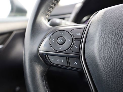 Used 2022 Toyota Camry SE image 19