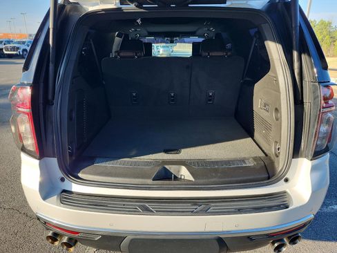 Used 2022 Chevrolet Suburban High Country image 10
