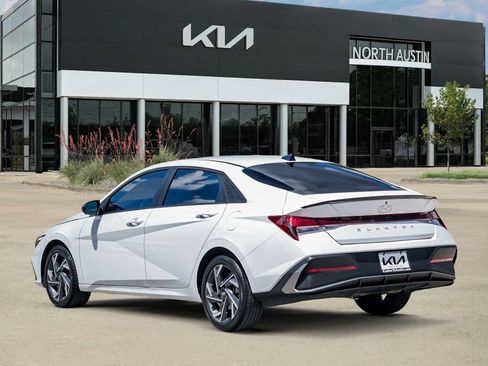 Used 2025 Hyundai Elantra Sport FWD image 4