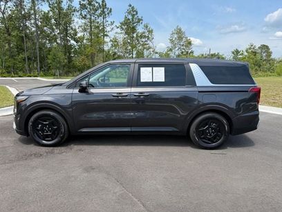 Used 2025 Kia Carnival